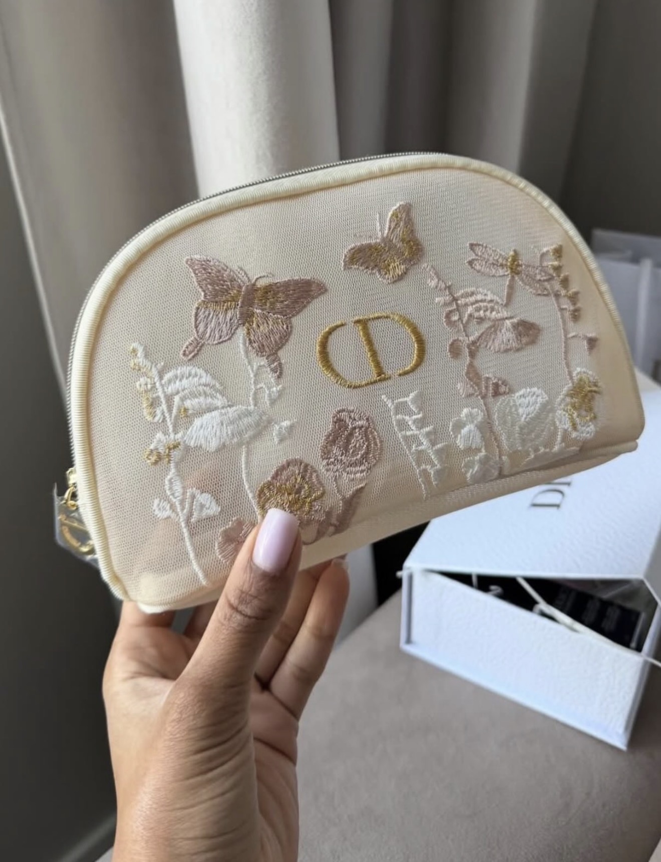 کیف میکاپ دیور مدل گلدوزی dior bag